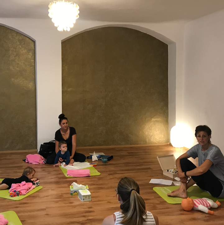 Kurz masáže dětí - maminky s dětmi na podložkách